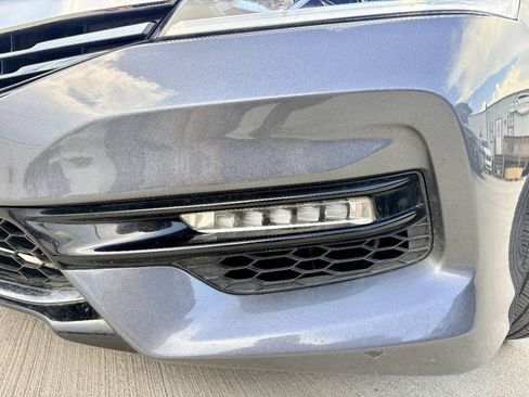 Used 2017 Honda Accord Hybrid Sedan image 12