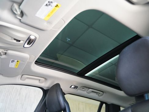 Used 2017 Volvo XC90 T6 Momentum w/ Vision Package image 23