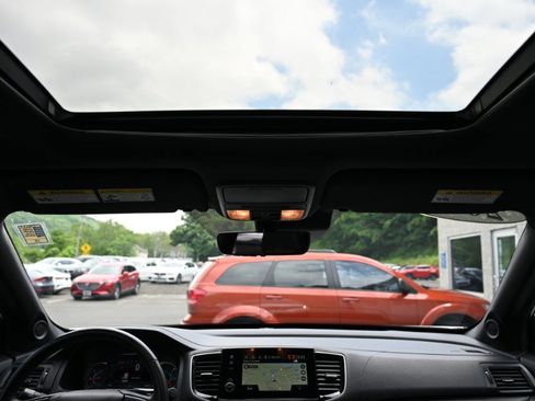 Used 2022 Honda Pilot TrailSport image 3