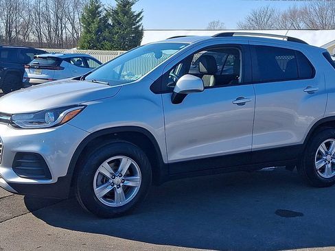 Certified 2022 Chevrolet Trax LT w/ LT Convenience Package image 7