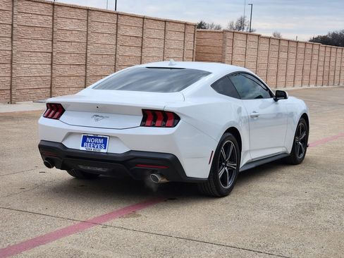 Used 2025 Ford Mustang Coupe image 5
