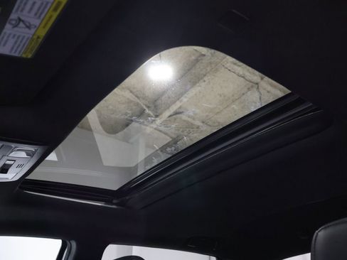 Used 2021 Toyota Tacoma Limited image 25