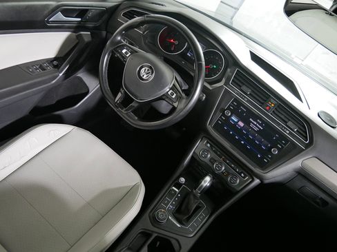Used 2018 Volkswagen Tiguan SE image 9