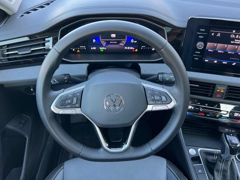Used 2025 Volkswagen Jetta SE w/ Sunroof Package FWD image 14