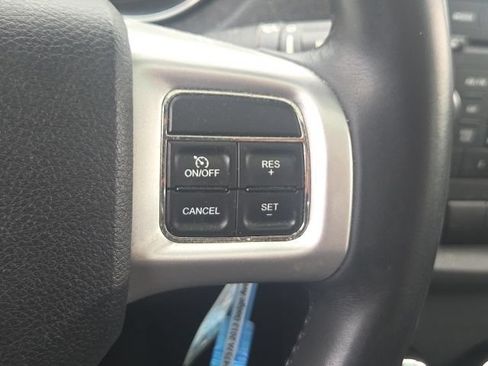 Used 2013 Dodge Avenger SXT FWD image 30