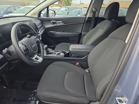 Used 2025 Kia Sportage LX FWD image 9
