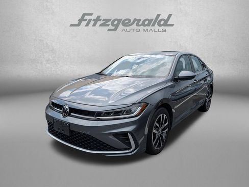 Used 2025 Volkswagen Jetta SE FWD image 3