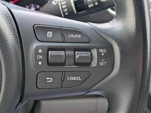 Used 2017 Kia Sedona LX w/ LX Essentials Premium Package FWD image 24