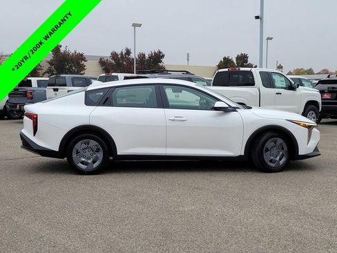 New 2025 Kia K4 LX image 3