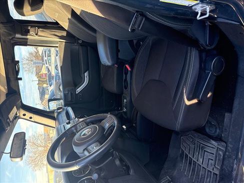 Used 2017 Jeep Wrangler Unlimited Sahara image 5