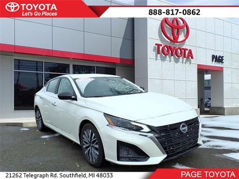Used 2024 Nissan Altima 2.5 SV image 1