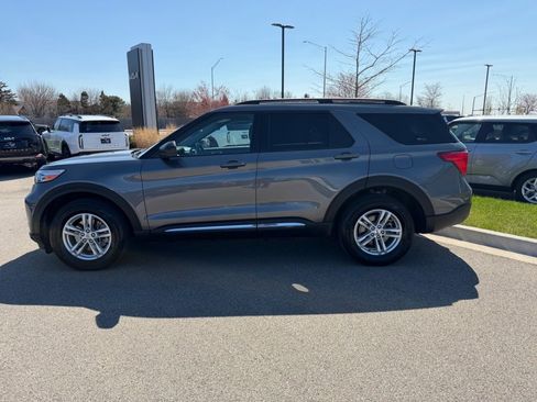 Used 2023 Ford Explorer XLT w/ Equipment Group 202A AWD/4WD image 3