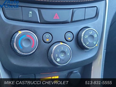 Used 2019 Chevrolet Trax LT w/ LT Convenience Package AWD/4WD image 17