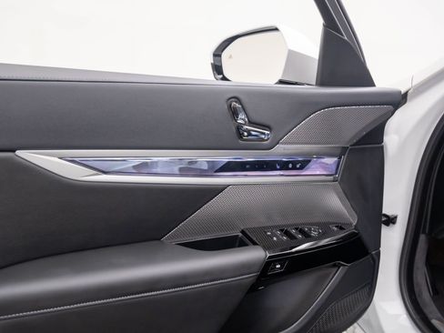 Used 2025 BMW 760i xDrive image 13