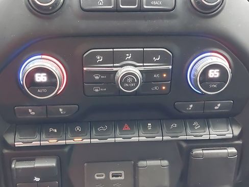 Used 2021 Chevrolet Silverado 1500 LT Trail Boss w/ Convenience Package II AWD/4WD image 22