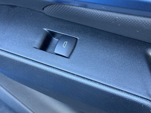 Used 2025 Chevrolet Equinox EV LT w/ Convenience Package image 22