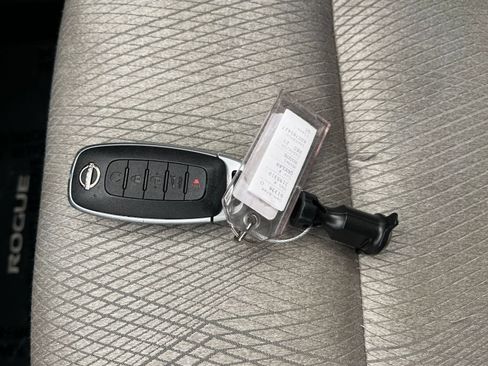 Used 2025 Nissan Rogue SV AWD/4WD image 22