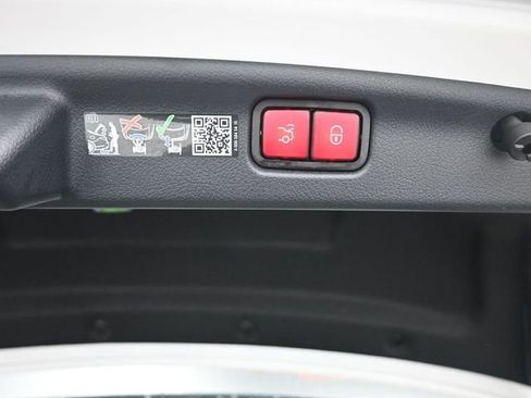 Used 2025 Mercedes-Benz C 300 Sedan image 24