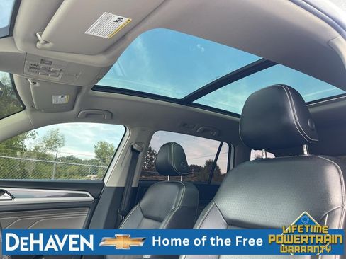Used 2023 Volkswagen Atlas SEL R-Line AWD/4WD image 18