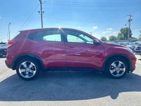 Used 2017 Honda HR-V LX image 3