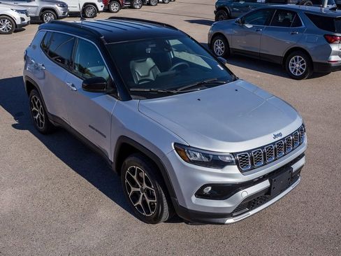 Used 2025 Jeep Compass Limited AWD/4WD image 4