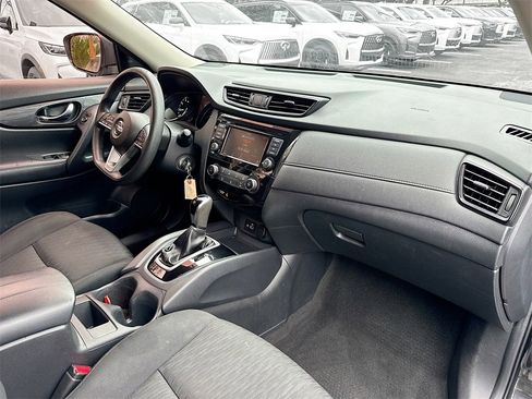 Used 2018 Nissan Rogue S image 28