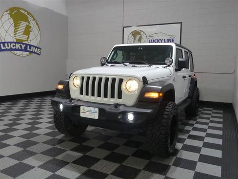 Used 2018 Jeep Wrangler Unlimited Sport S AWD/4WD image 4