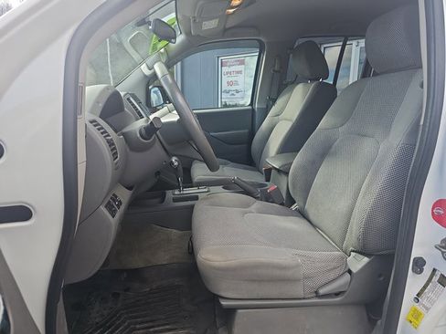 Used 2017 Nissan Frontier SV AWD/4WD image 16