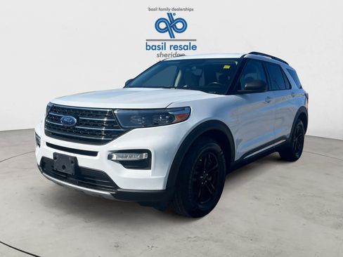 Used 2020 Ford Explorer XLT w/ Equipment Group 202A image 2