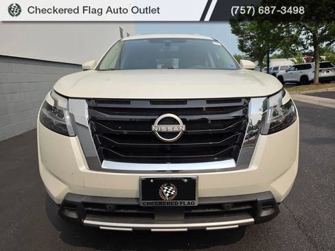 Used 2024 Nissan Pathfinder SL FWD image 12