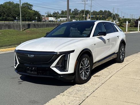 Used 2024 Cadillac Lyriq Sport AWD/4WD image 21