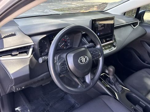 Used 2025 Toyota Corolla LE FWD image 13