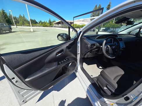 Certified 2021 Toyota Prius LE FWD image 20