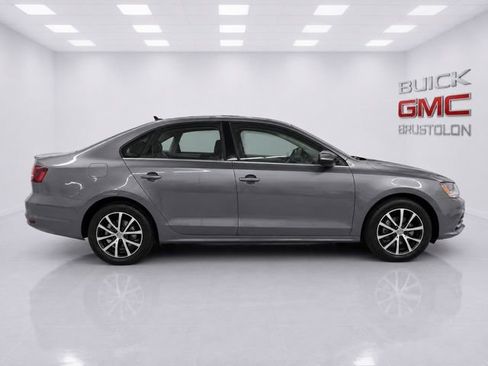 Used 2017 Volkswagen Jetta SE FWD image 6