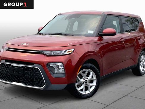 Used 2022 Kia Soul LX w/ Technology Package FWD image 1