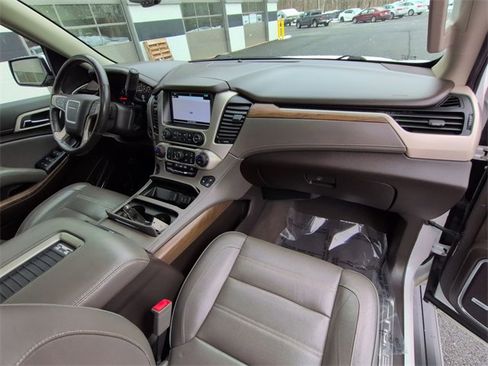 Used 2020 GMC Yukon Denali w/ Denali Premium Package image 30