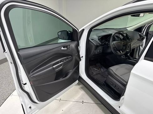 Used 2018 Ford Escape SE w/ SE Sport Appearance Package FWD image 11