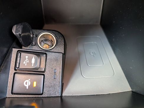 Used 2016 Toyota Camry XSE w/ Moonroof Package FWD image 22