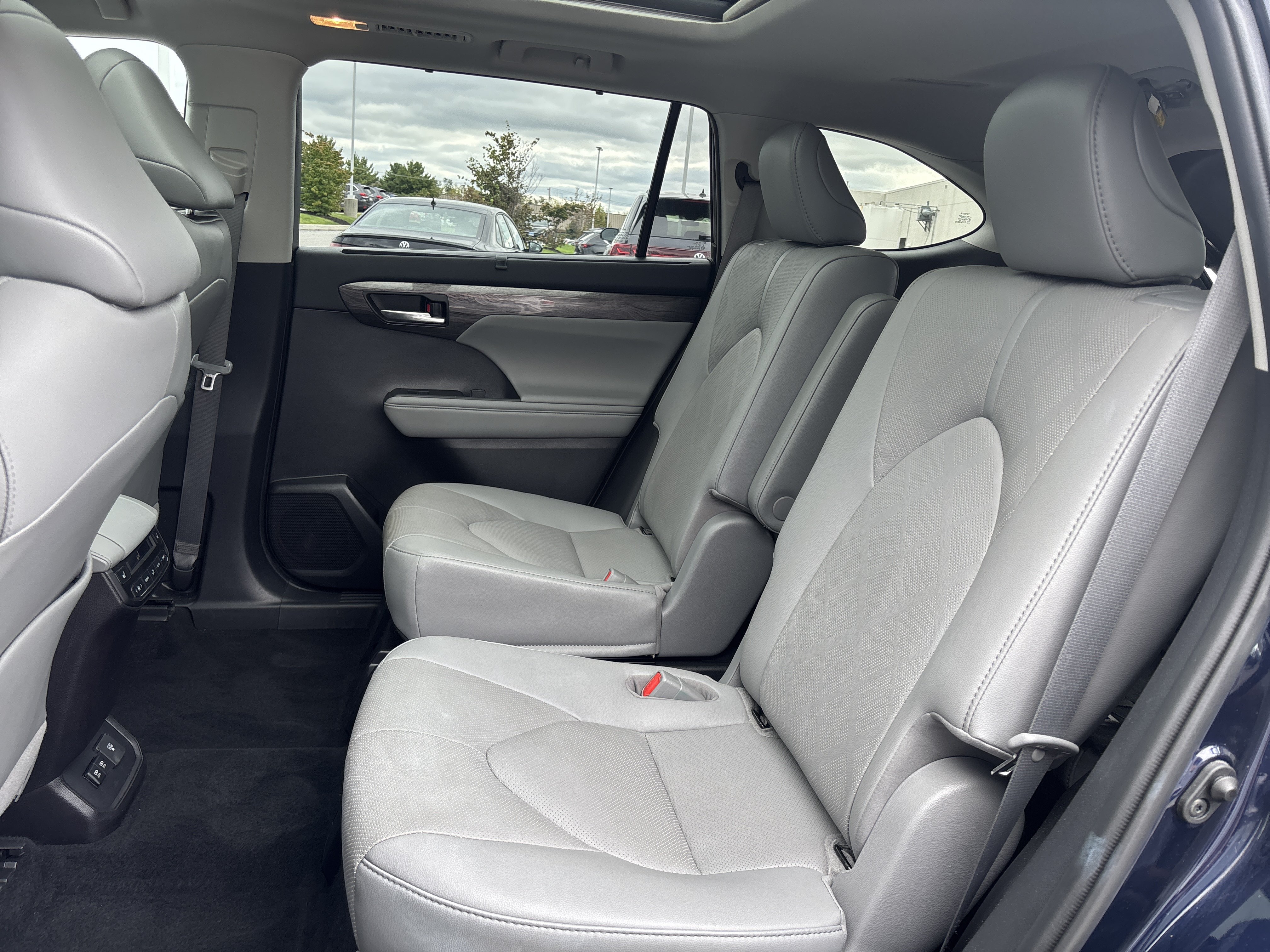 Used 2021 Toyota Highlander Platinum AWD/4WD image 33