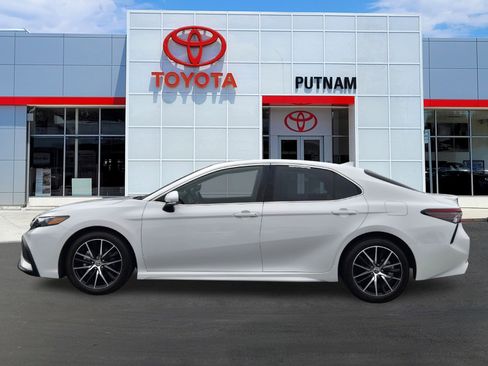 Used 2021 Toyota Camry SE w/ Convenience Package FWD image 7