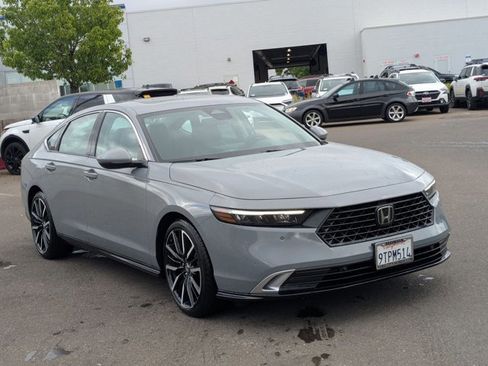 Used 2025 Honda Accord Touring image 3