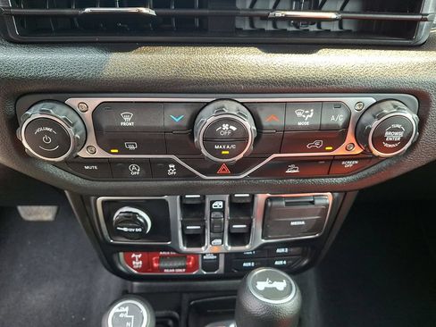 Certified 2025 Jeep Wrangler Unlimited Sport AWD/4WD image 15