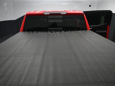 Used 2020 GMC Sierra 1500 SLT RWD image 22