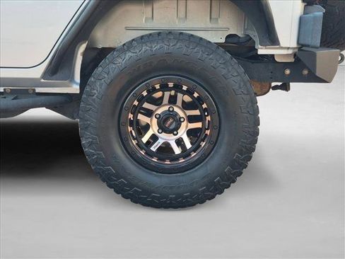 Used 2008 Jeep Wrangler Unlimited Sahara w/ Mopar Chrome Edition Group AWD/4WD image 22