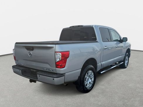 Used 2018 Nissan Titan SV w/ SV Convenience Package AWD/4WD image 5