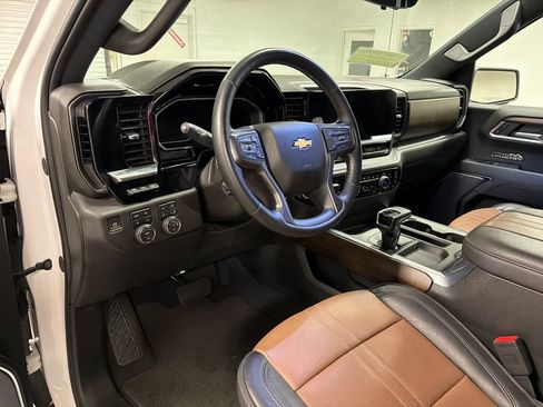Used 2024 Chevrolet Silverado 1500 High Country w/ Technology Package AWD/4WD image 29