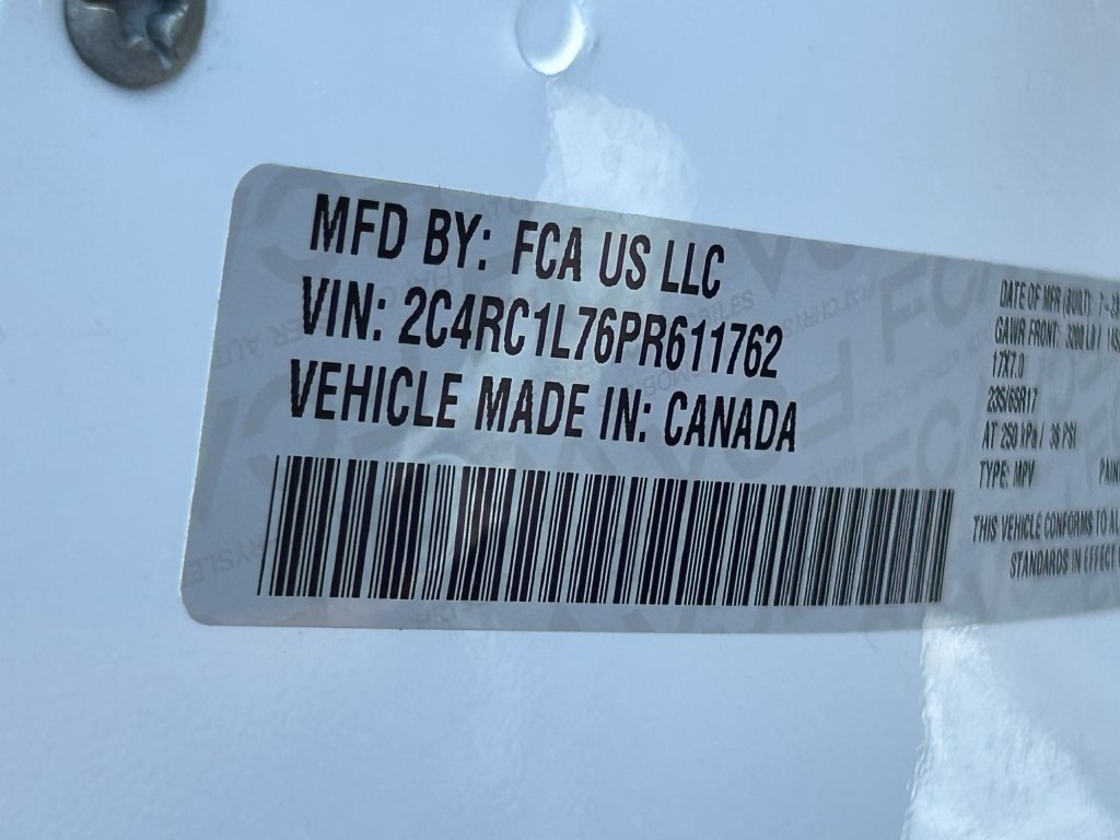 Used 2023 Chrysler Pacifica Touring-L FWD image 40
