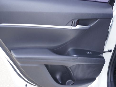 Used 2018 Toyota Camry LE image 11