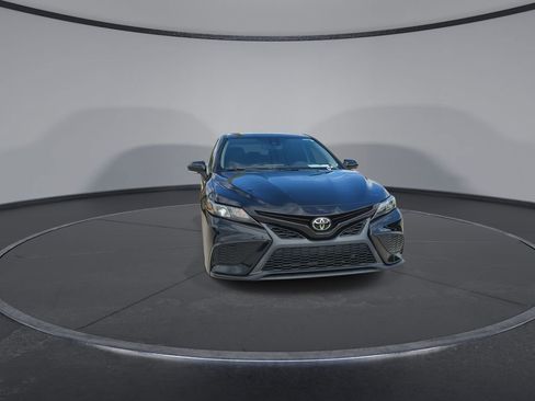 Used 2022 Toyota Camry SE w/ Convenience Package image 3