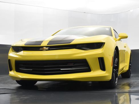 Used 2016 Chevrolet Camaro LT w/ RS Package image 31